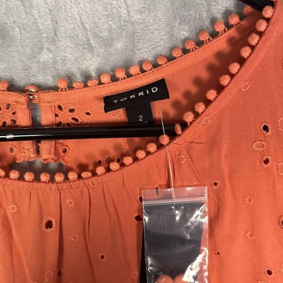 NWT New Torrid Coral Eyelet Crew Neck Cutout Open Back Blouse Top Size 2 - Picture 2 of 9